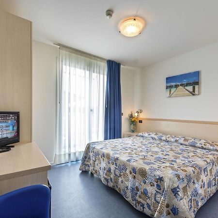 Hotel Minerva Lignano Sabbiadoro Exteriör bild