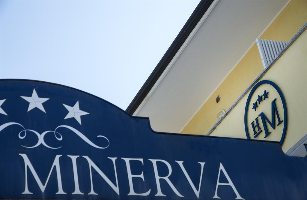 Hotel Minerva Lignano Sabbiadoro Exteriör bild