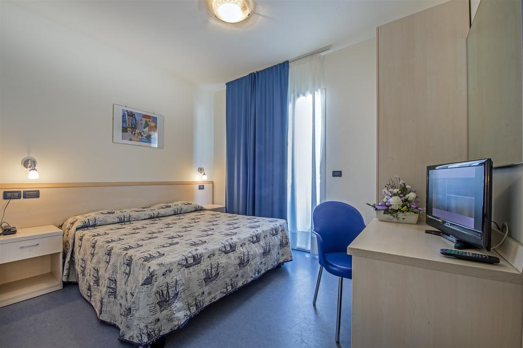 Hotel Minerva Lignano Sabbiadoro Exteriör bild