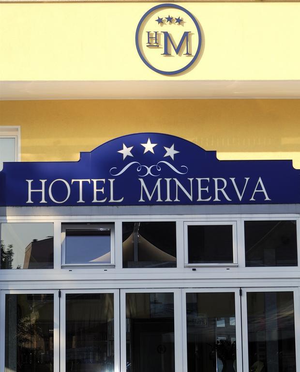 Hotel Minerva Lignano Sabbiadoro Exteriör bild