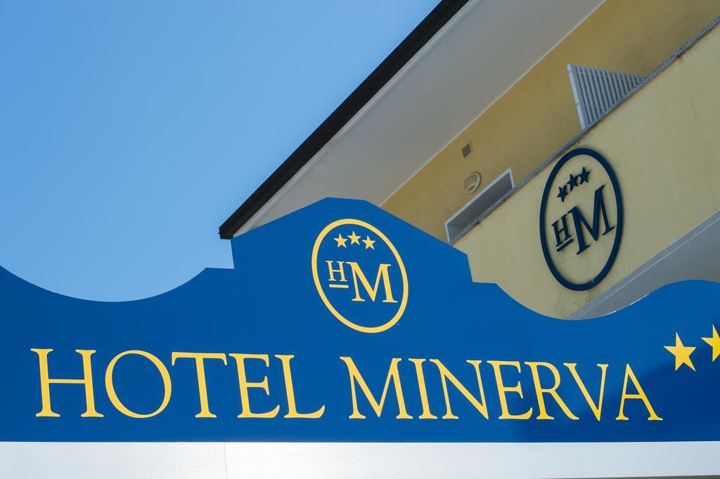 Hotel Minerva Lignano Sabbiadoro Exteriör bild