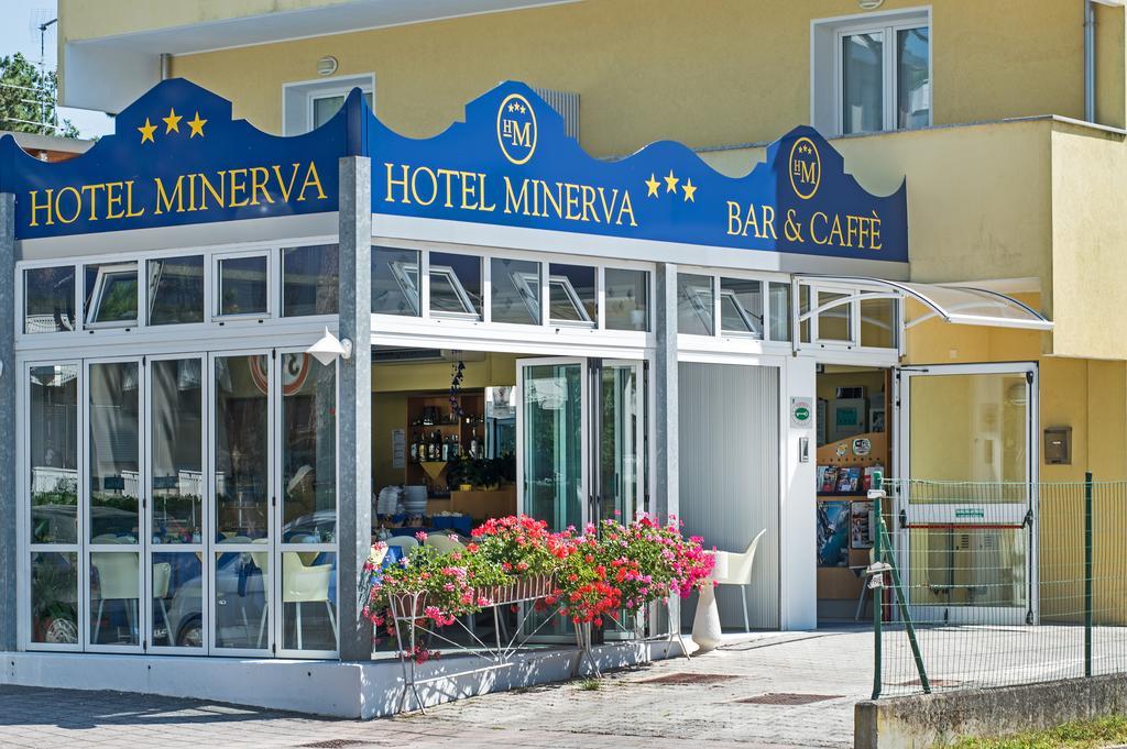 Hotel Minerva Lignano Sabbiadoro Exteriör bild