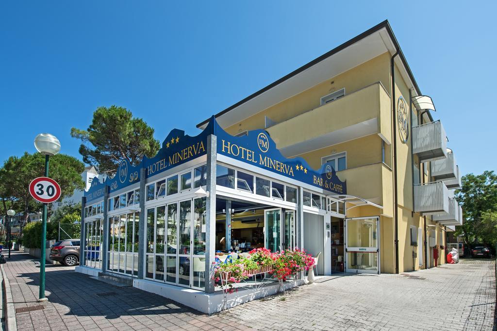 Hotel Minerva Lignano Sabbiadoro Exteriör bild