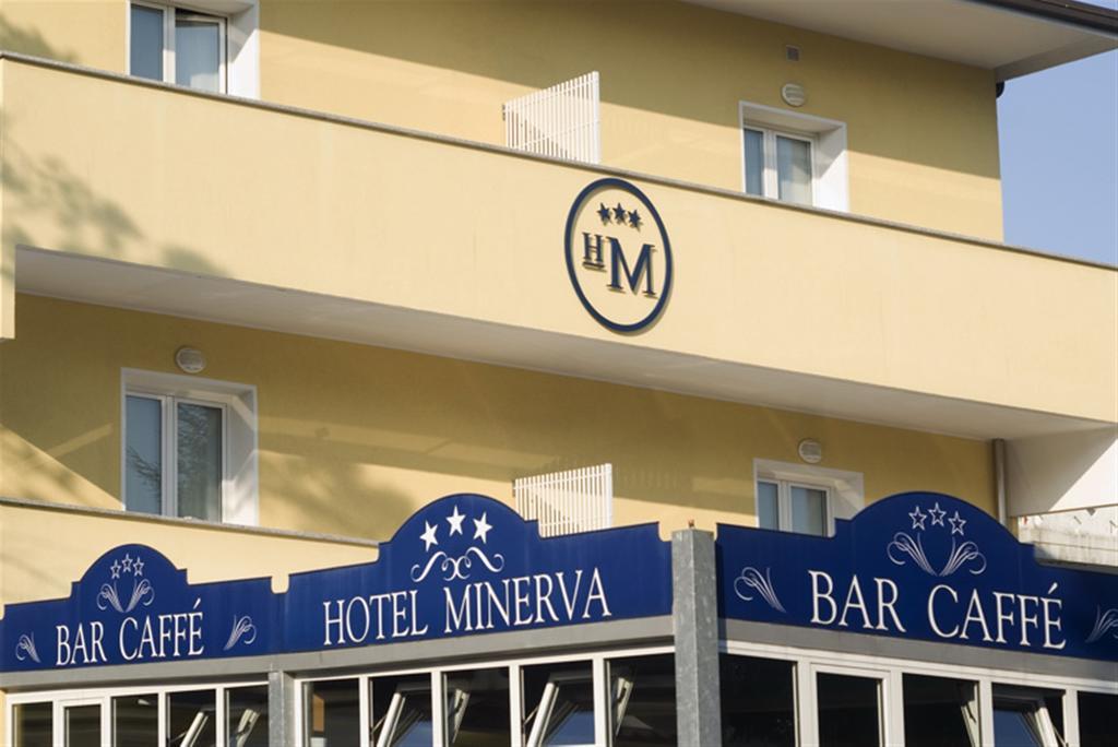 Hotel Minerva Lignano Sabbiadoro Exteriör bild