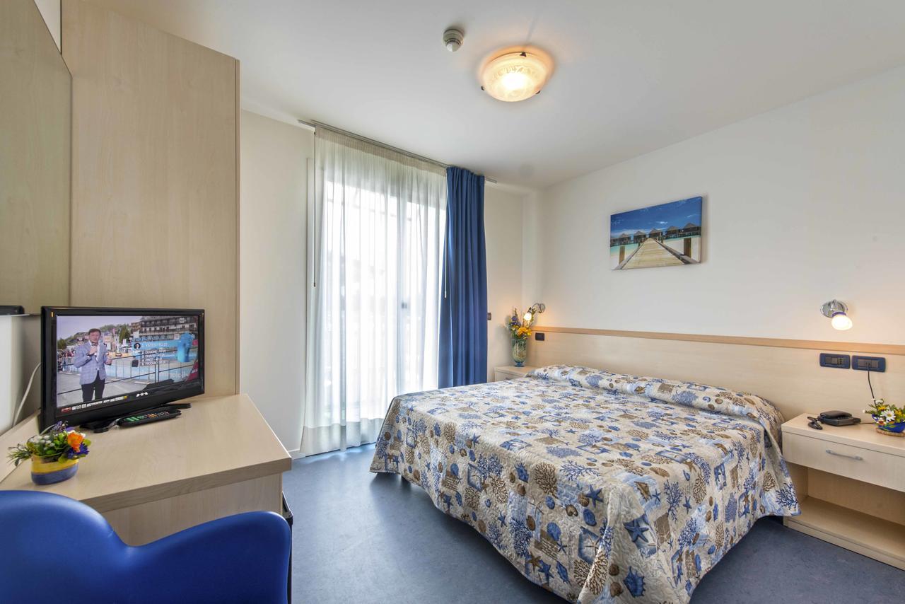 Hotel Minerva Lignano Sabbiadoro Exteriör bild