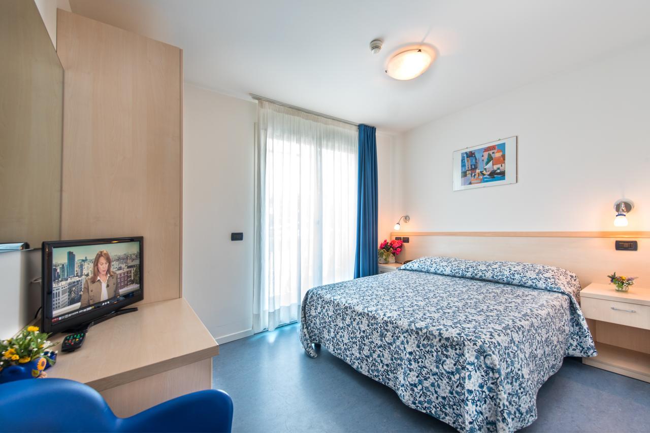 Hotel Minerva Lignano Sabbiadoro Exteriör bild