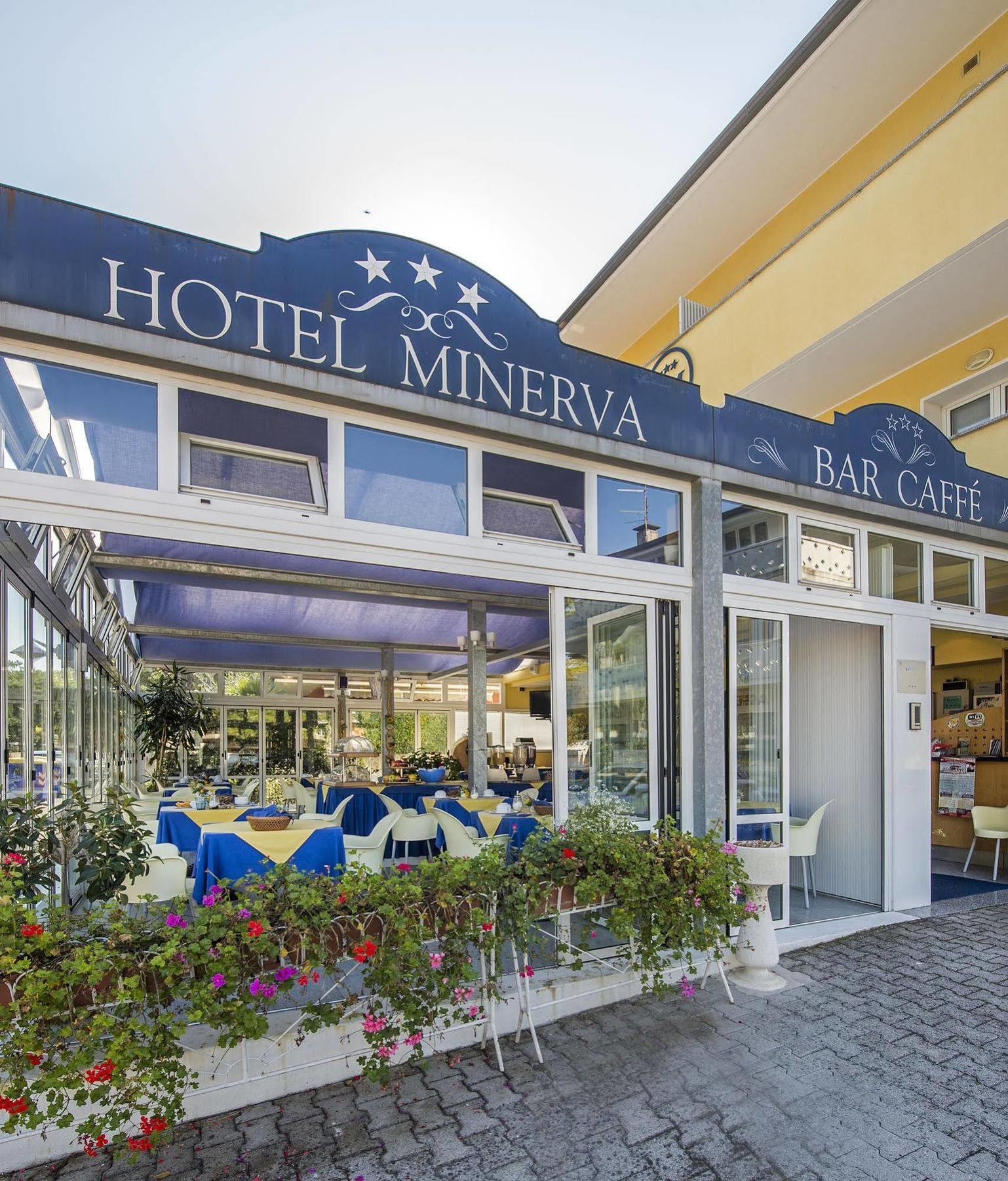 Hotel Minerva Lignano Sabbiadoro Exteriör bild